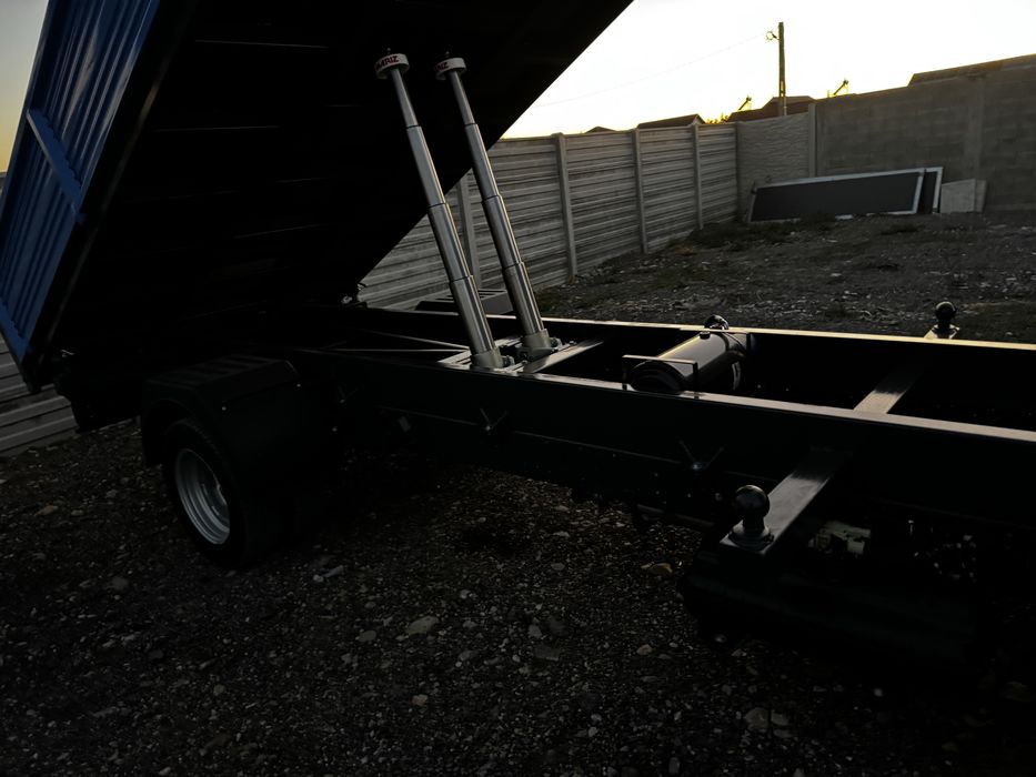 Iveco basculabil pe 3 parti