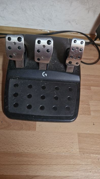 Vând volan Loghitech g923