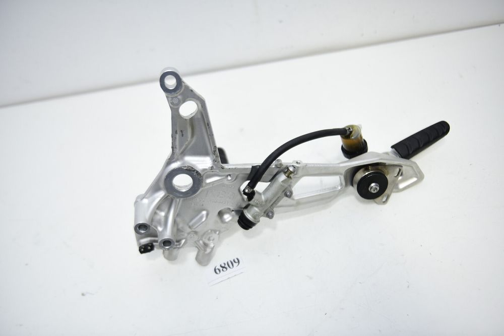 Suport scăriță cu pedală dreapta față BMW F900 R F900R K83