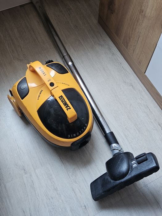 Прахосмукачка Zanussi ZAN1650 1500W - работи отлично