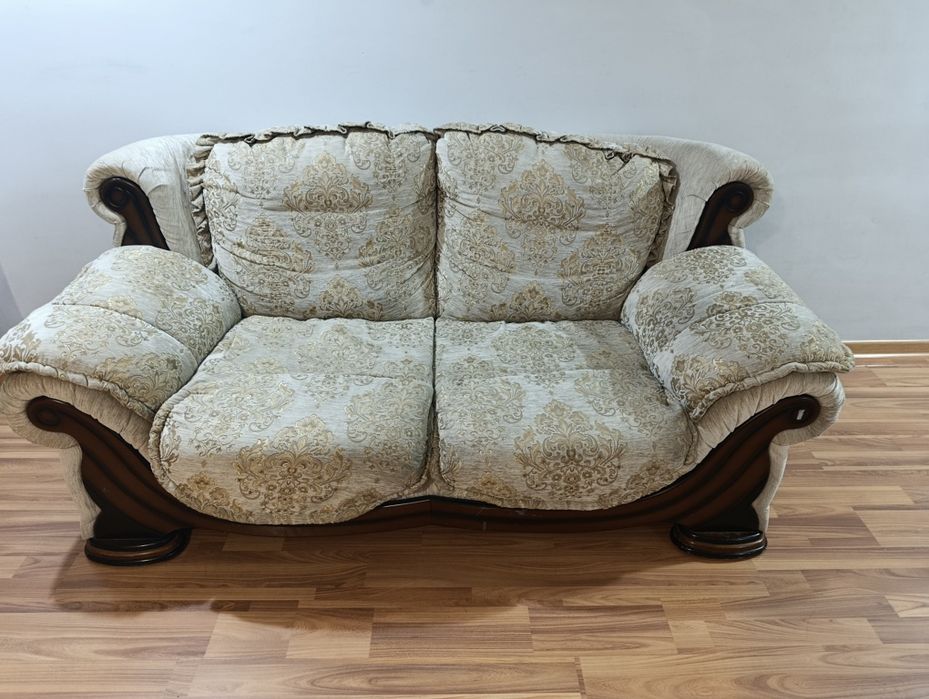 Диван двух местный