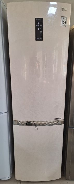 Продам холодильник LG.