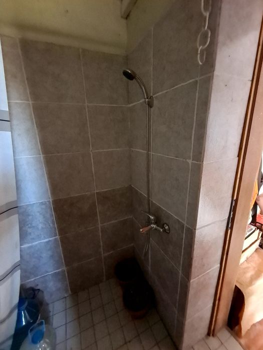 Вила на 35 км. от София, със ФЕЦ 30 кВп..