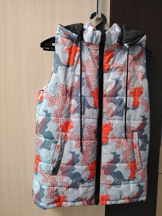 Продам жилетку на девочку