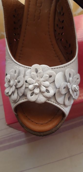 Продам босоножки (1 раз одевали)35 раз),кожа