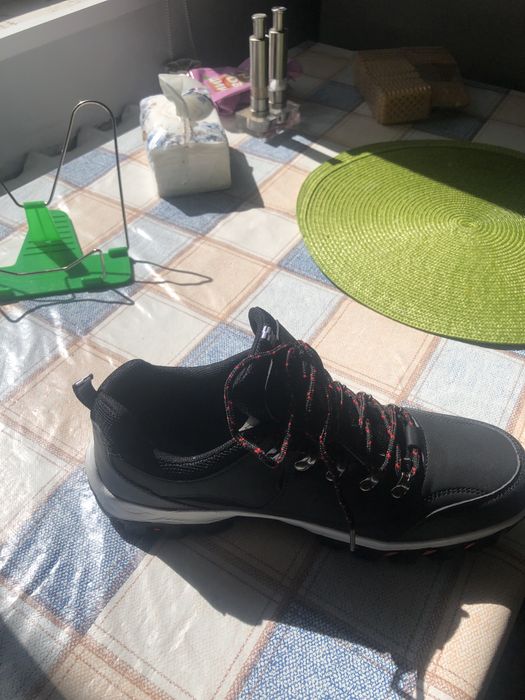 Продам кроссовки