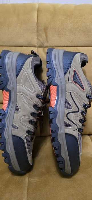 Мужские  кросовки 47 размера.