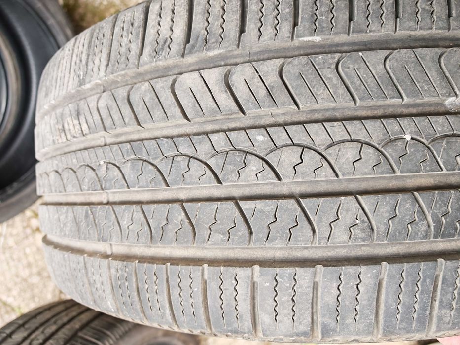 гуми 235 40 19 дот22,23г.