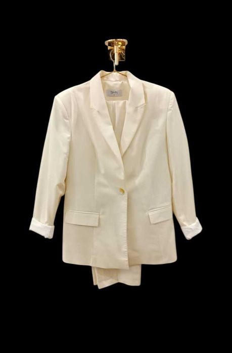 Костюм женский...