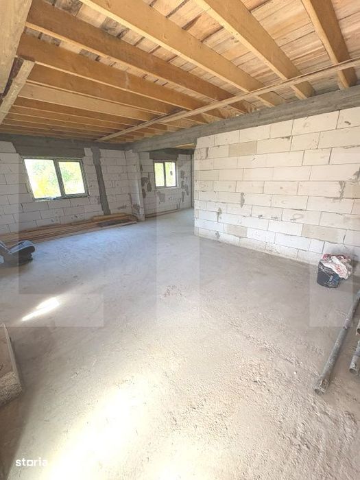 Casa 100 mp cu mansarda necompartimentata, exterior finalizat, teren 5