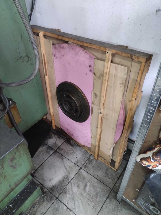 Машина за шлайфане на колянови валове