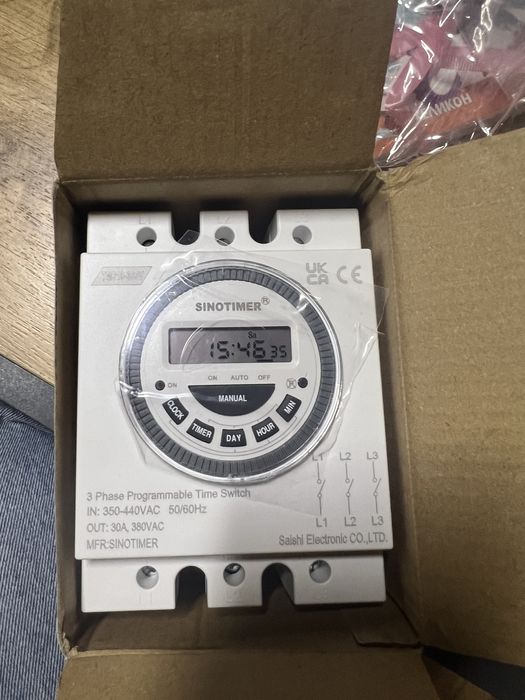 Трифазен програмируем таймерен превключвател