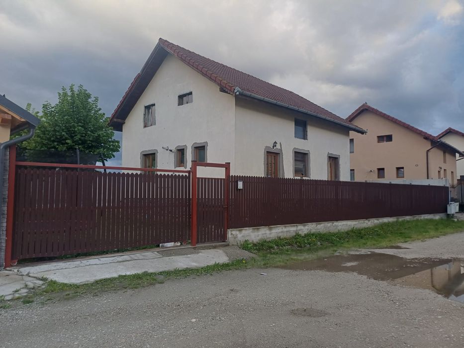 Se închiriază casa in Halchiu