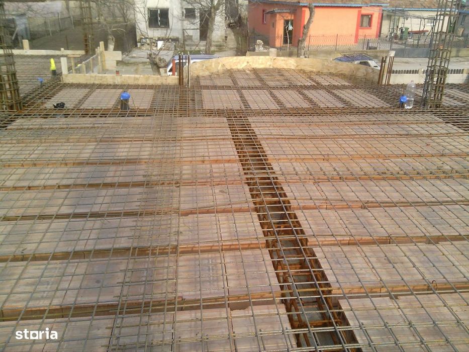 Casă de vânzare în cărămidă garaj, curte