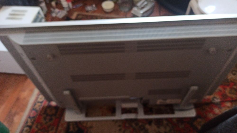 Продам телевизор и подставку,крепление