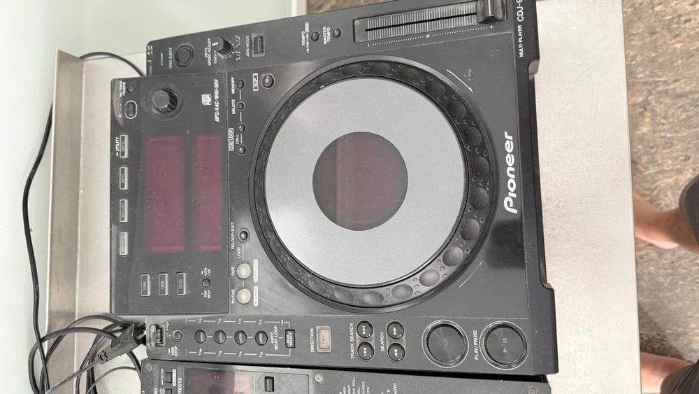 DJ ский пульт с хорошем состояние
