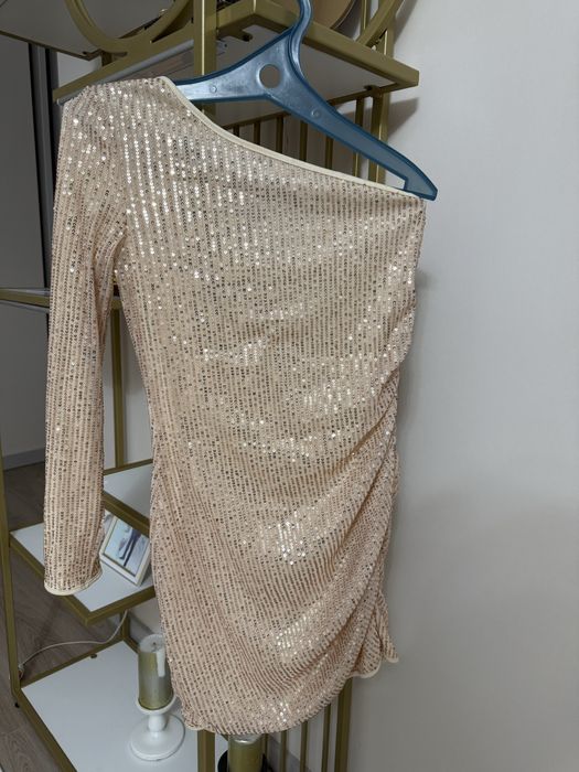 Платья         женские