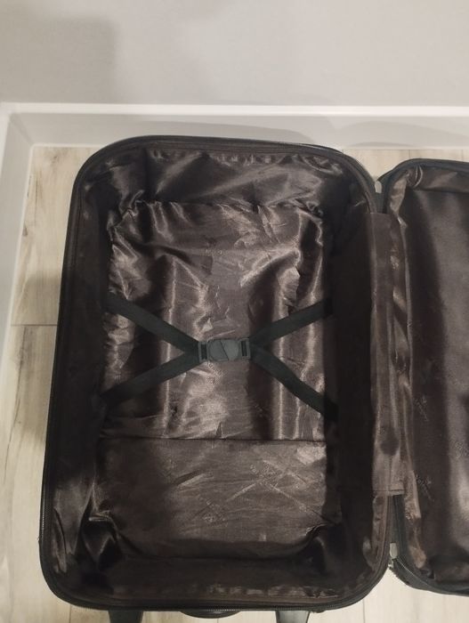 Продам дорожный чемодан