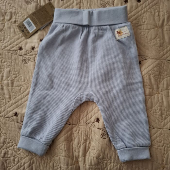 Чисто нови панталони за момче