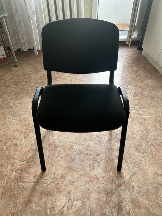 Продам 2 офисных стула