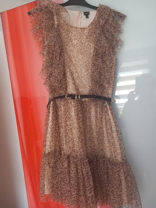 Rochita Guess purtata o singura data