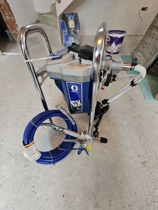 Execut zugrăveli cu pompă airless și finisaje interioare