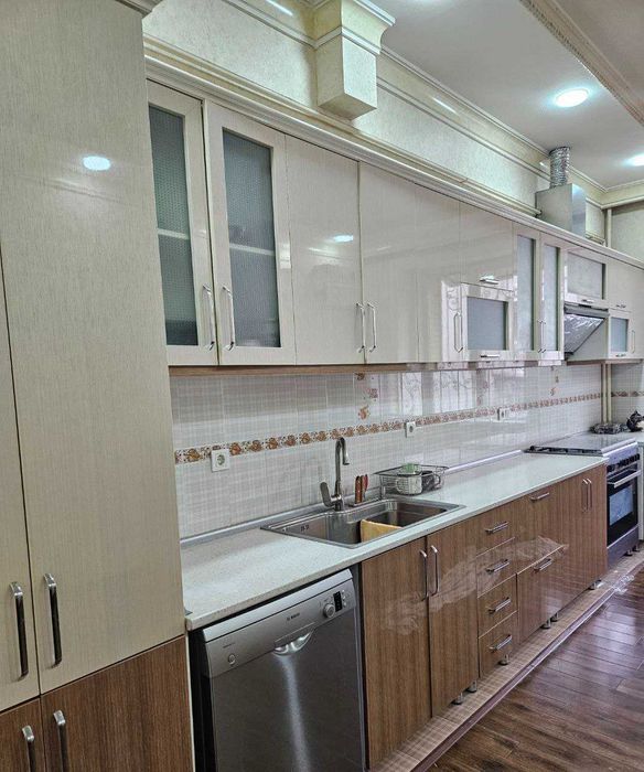 Продается элитная 5-комнатная квартира.