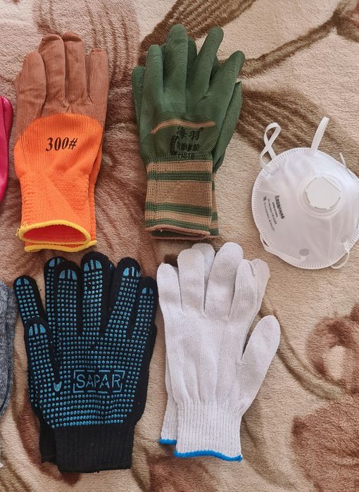 Рабочие перчатки.