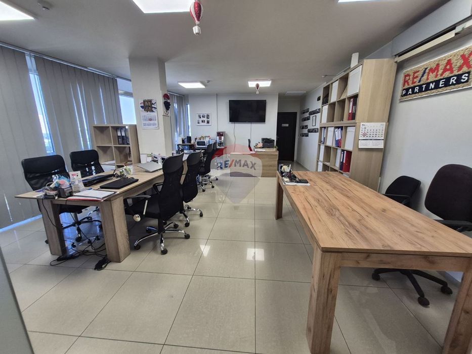 Продава се Офис в Варна, Победа - 98 кв.м за 2133 €/кв.м - Снимка #1