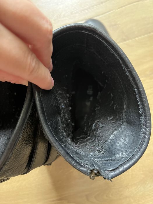 Ghete din piele naturala putin imblanite