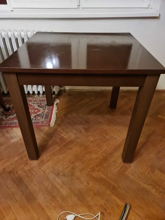 Masă living pentru spatii mici