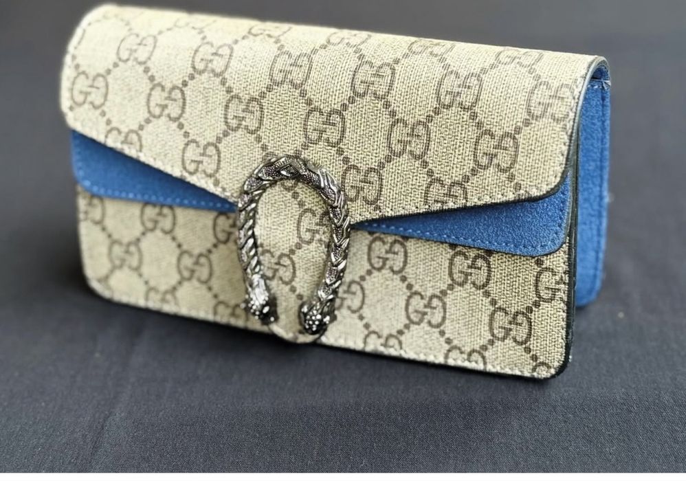 Малка дамска чанта подходяща за повод и ежедневие