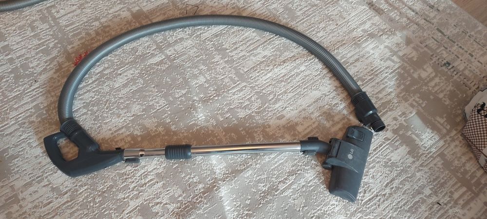 Шланг пылесоса в хорошем состоянии