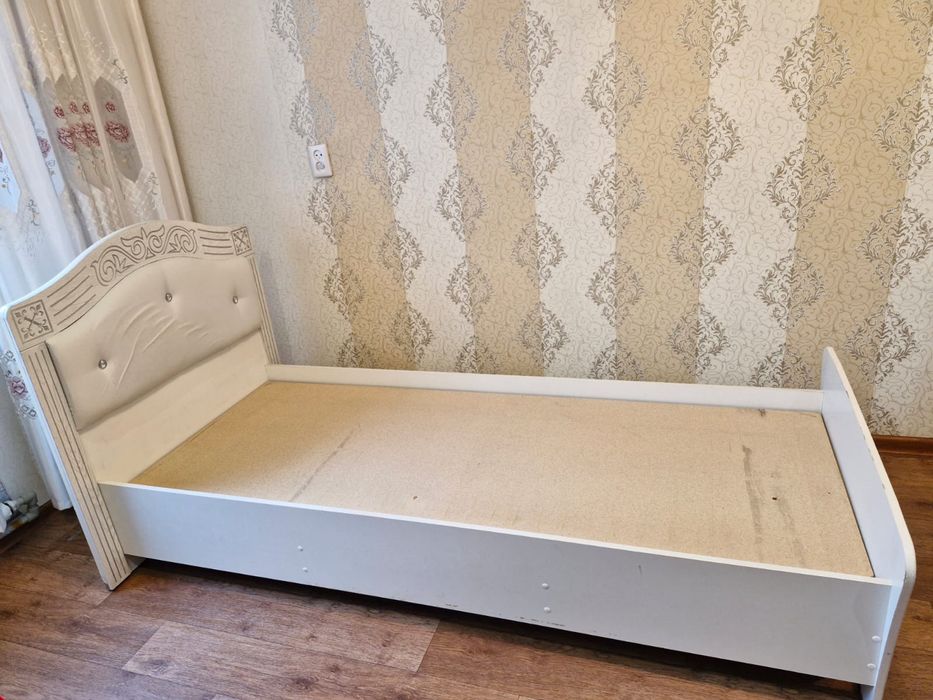 Кровать с матрасом 90/190