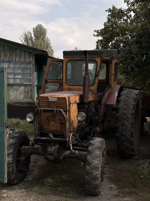 Продаеться трактор