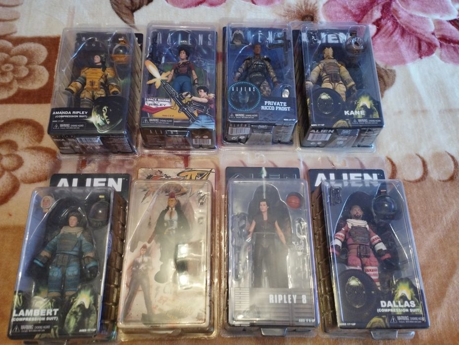 Продавам фигури Neca