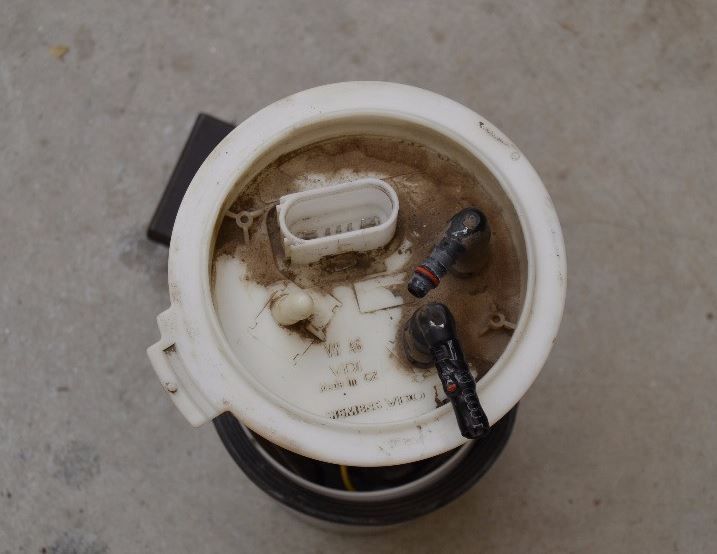 Pompa benzina cu sonda completa DIN Dezmembrari - Audi A3; Seat Altea, Altea XL, Leon, Toledo III; Skoda Octavia II, Yeti; VW Beetle, Caddy III, Caddy IV, EOS, Golf Plus, Golf V, Golf VI, Jetta III, Jetta