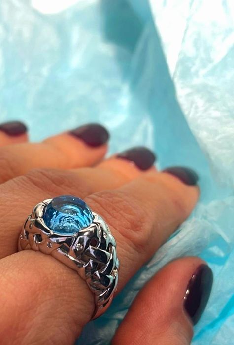 Шикарное золотое кольцо с топазом