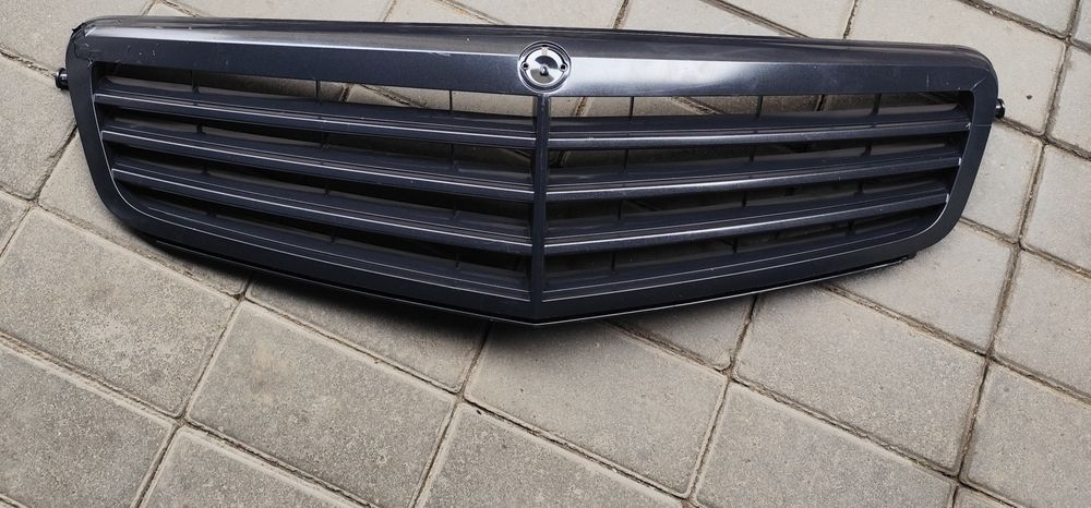 Решётка радиатора w204