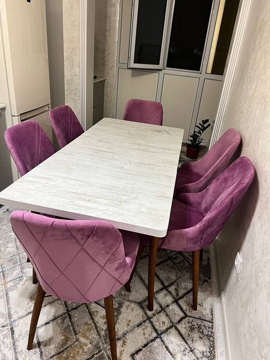 Стол со стульями