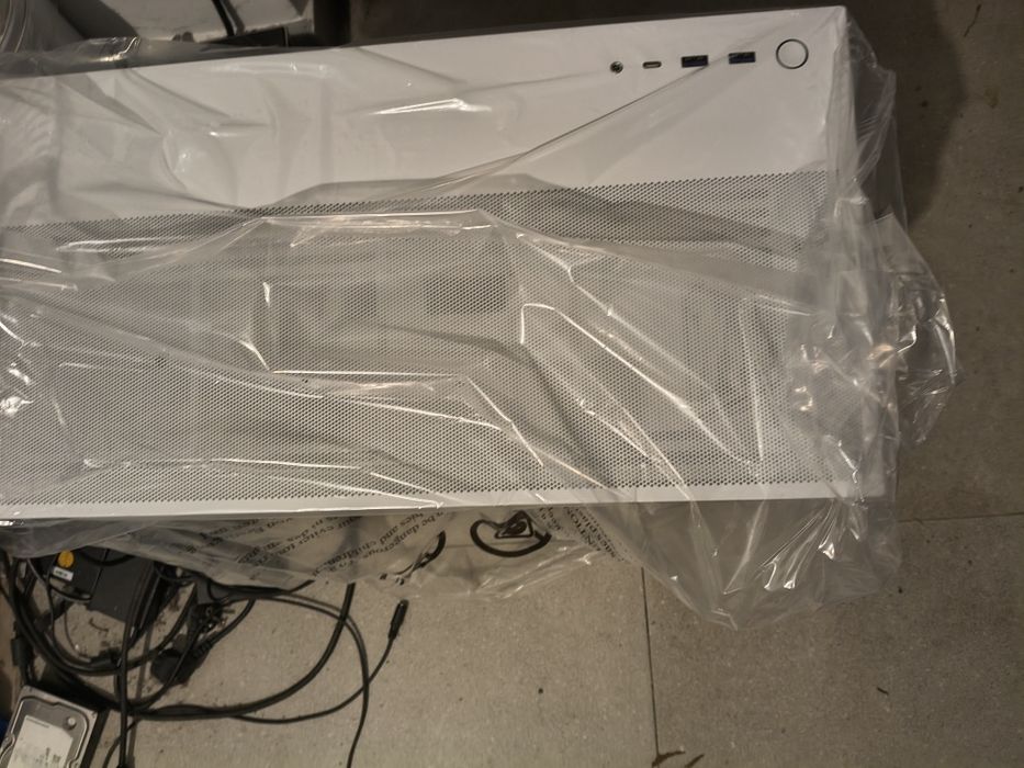 vand carcasa noua la cutie nzxt h7 flow 2024 alba full box