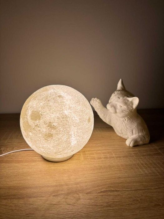 Lampa minimalista cu LED – Design pisica si luna