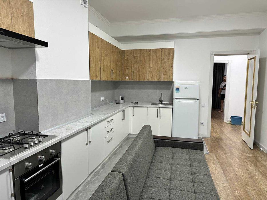 ЖК Чакар! Сдается 2-х комнатная квартира! 2/3/10! 172*