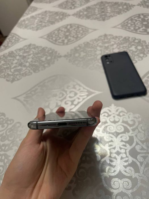 Продам Samsung S20