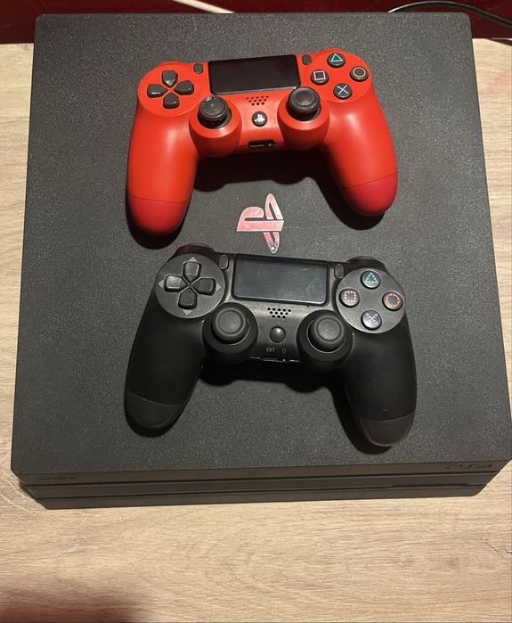 PS4 Pro 1TB – Stare impecabilă, 2 controllere incluse, 900 lei negociabil!