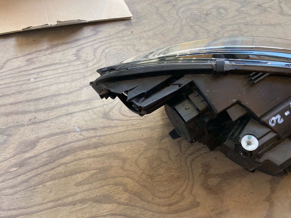 Ляв фар за Peugeot 308. 2017-20.