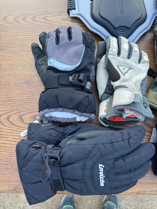 8 perechi Mănuși Moto plus 2 protecții coloana