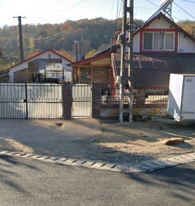 Închiriez Casă/Spațiu comercial  integral sau anumite spatii