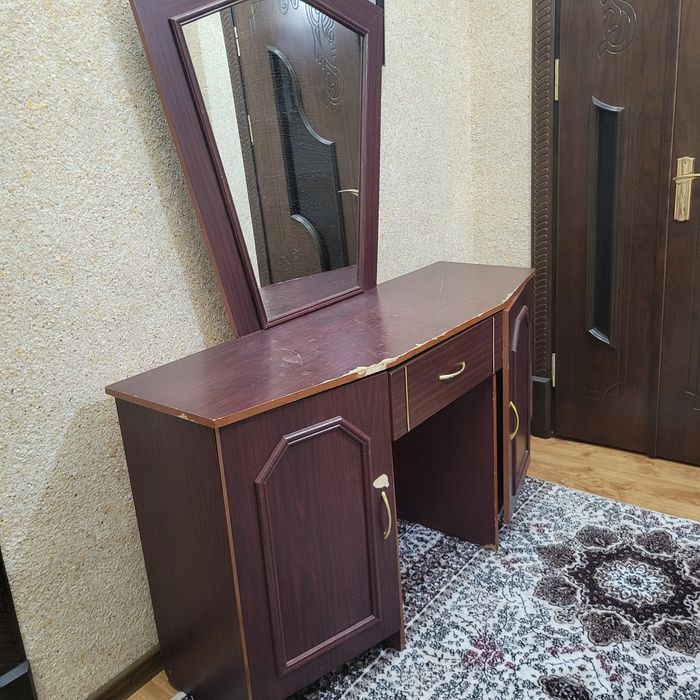 Трюмо продаётся narxi kelishiladi