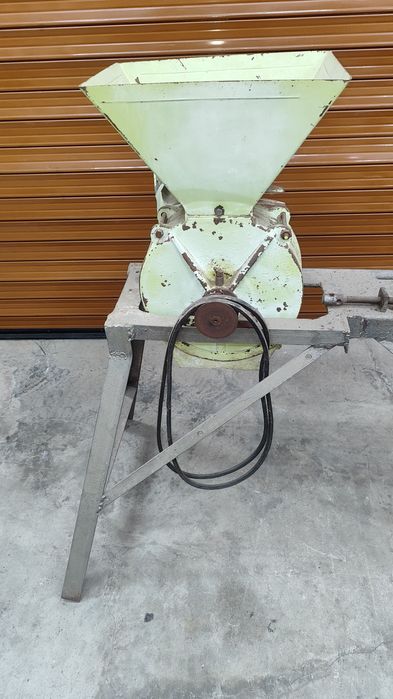 Фуражомелка с чукове и различни сита без електромотор.